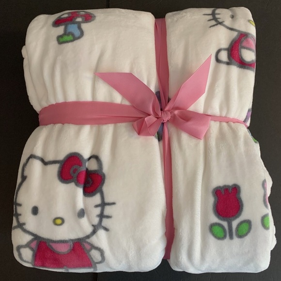 Hello Kitty Queen Blanket - Picture 1 of 1